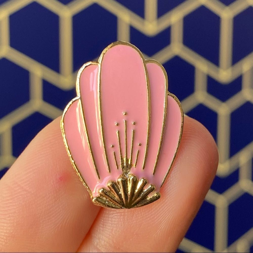 Pink & Gold Clamshell Enamel Pin/ Brooch Lapel